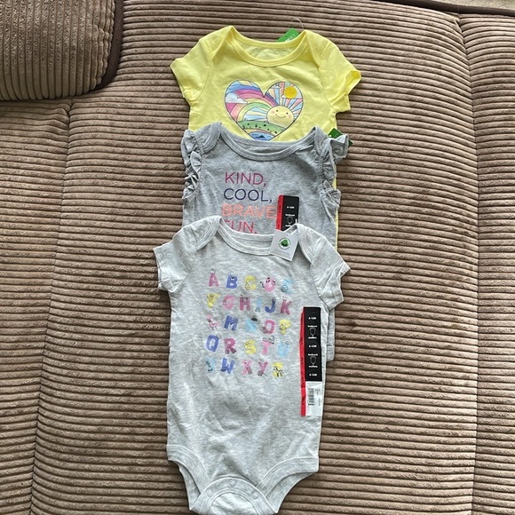 size US 6-12M onesie/t-shirt 6 pck - Picture 3 of 4